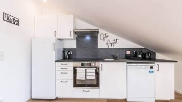 Refrigerador, horno, parrilla de estufa y lavavajillas