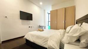 3 chambres, fer et planche à repasser, Wi-Fi, draps fournis