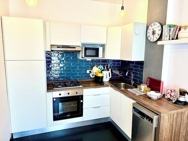 Apartment, Balcony, Sea View | Private kitchen
