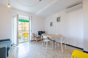 Departamento, balcón, vista al mar | Comedor