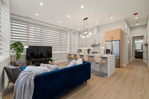 2 bedrooms, Internet