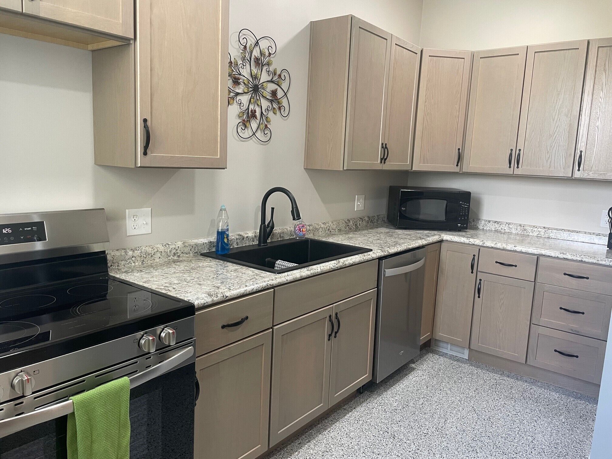 ثلاجة، ميكروويف، فرن، موقد طهي مسطح