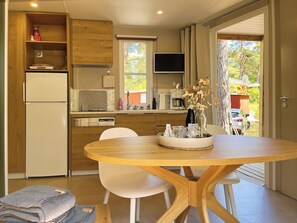 Fridge, stovetop, dishwasher, coffee/tea maker