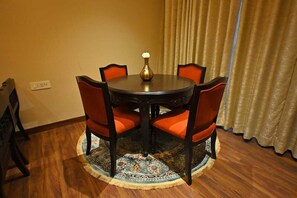 Suite The Maharaja | In-room safe, blackout drapes, soundproofing, iron/ironing board - Dharm Resort (Varanasi)