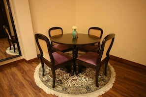 Front Ganges Premium Twin - Dharm Resort (Varanasi)