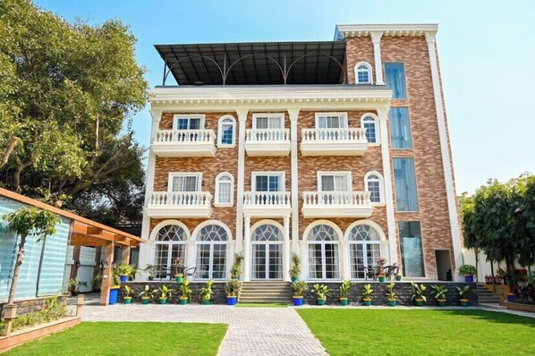 Exterior - Dharm Resort (Varanasi)