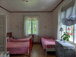 Hus - 2 sovrum - balkong - utsikt mot trädgården | 2 sovrum