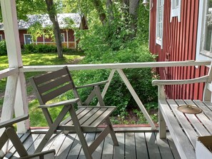 Hus - 2 sovrum - balkong - utsikt mot trädgården | Balkong