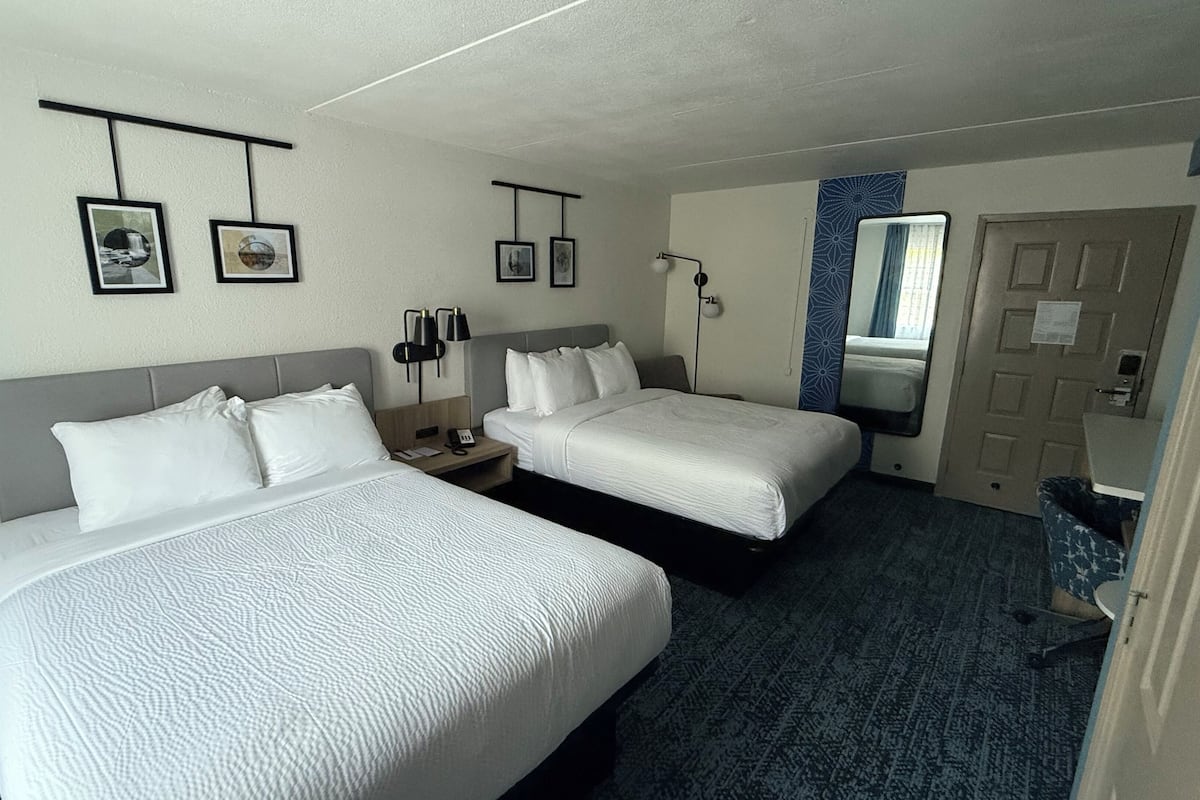 Comfort Single Room, 2 Queen Beds, Non Smoking | Desk, laptop workspace, iron/ironing board, free WiFi