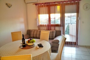 Apartment, 2 Bedrooms, Balcony, Sea View | Private kitchen