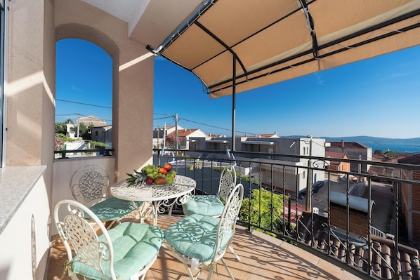 Departamento, balcón, vista al mar | Terraza o patio