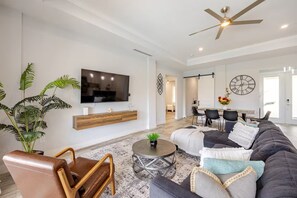 TV, fireplace