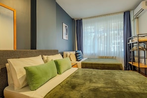 3 bedrooms, iron/ironing board, WiFi, bed sheets