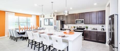 ثلاجة، ميكروويف، فرن، موقد طهي مسطح