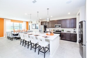 Fridge, microwave, oven, stovetop - Upstay - 32 Guest Home - Pool, Hot Tub and Games (Kissimmee)