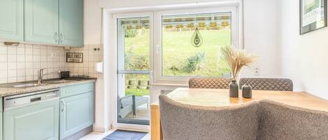 雪櫃、微波爐、焗爐、爐具