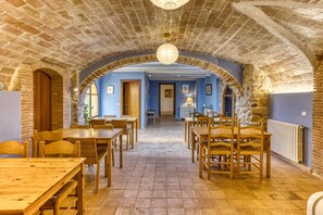 Dining - Room 'Marduix' with Shared Pool, Shared Terrace and Wi-Fi (Borrassà)