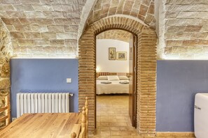 Interior - Room 'Marduix' with Shared Pool, Shared Terrace and Wi-Fi (Borrassà)