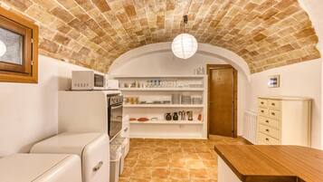 Frigorifero, microonde, forno, lavastoviglie