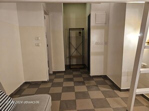 Studio Suite | Soundproofing, iron/ironing board, free WiFi