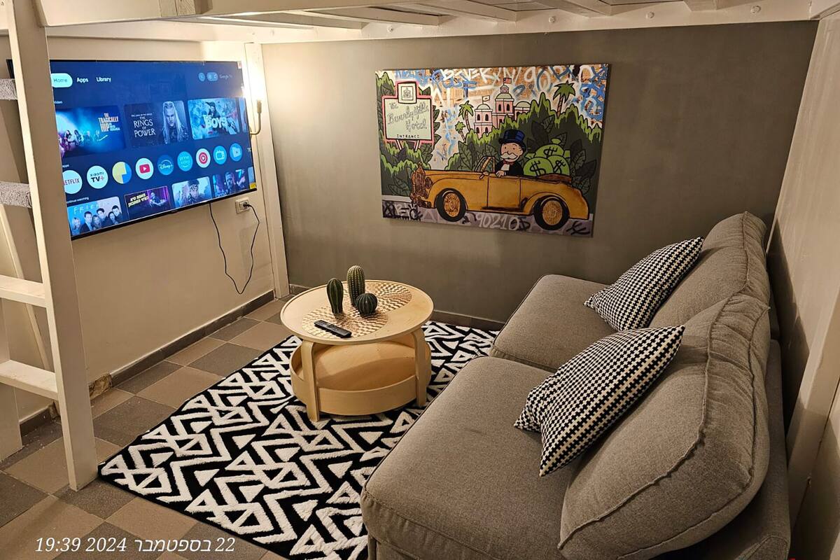Studio Suite | Soundproofing, iron/ironing board, free WiFi