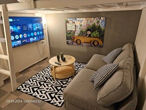 Studio suite | Geluiddichte muren, een strijkplank/strijkijzer, gratis wifi