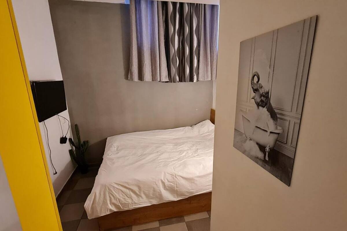 Basic Double Room | Soundproofing, iron/ironing board, free WiFi