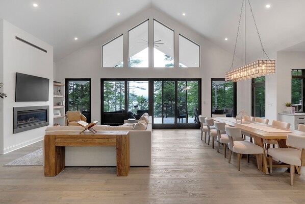 Télévision, cheminée