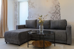 Luxury Apartment, Balcony | Living area | 50-inch LCD TV with cable channels, heated floors - I&I Apartments Lux (Kragujevac)