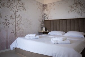 Luxury Apartment, Balcony | Desk, laptop workspace, free WiFi