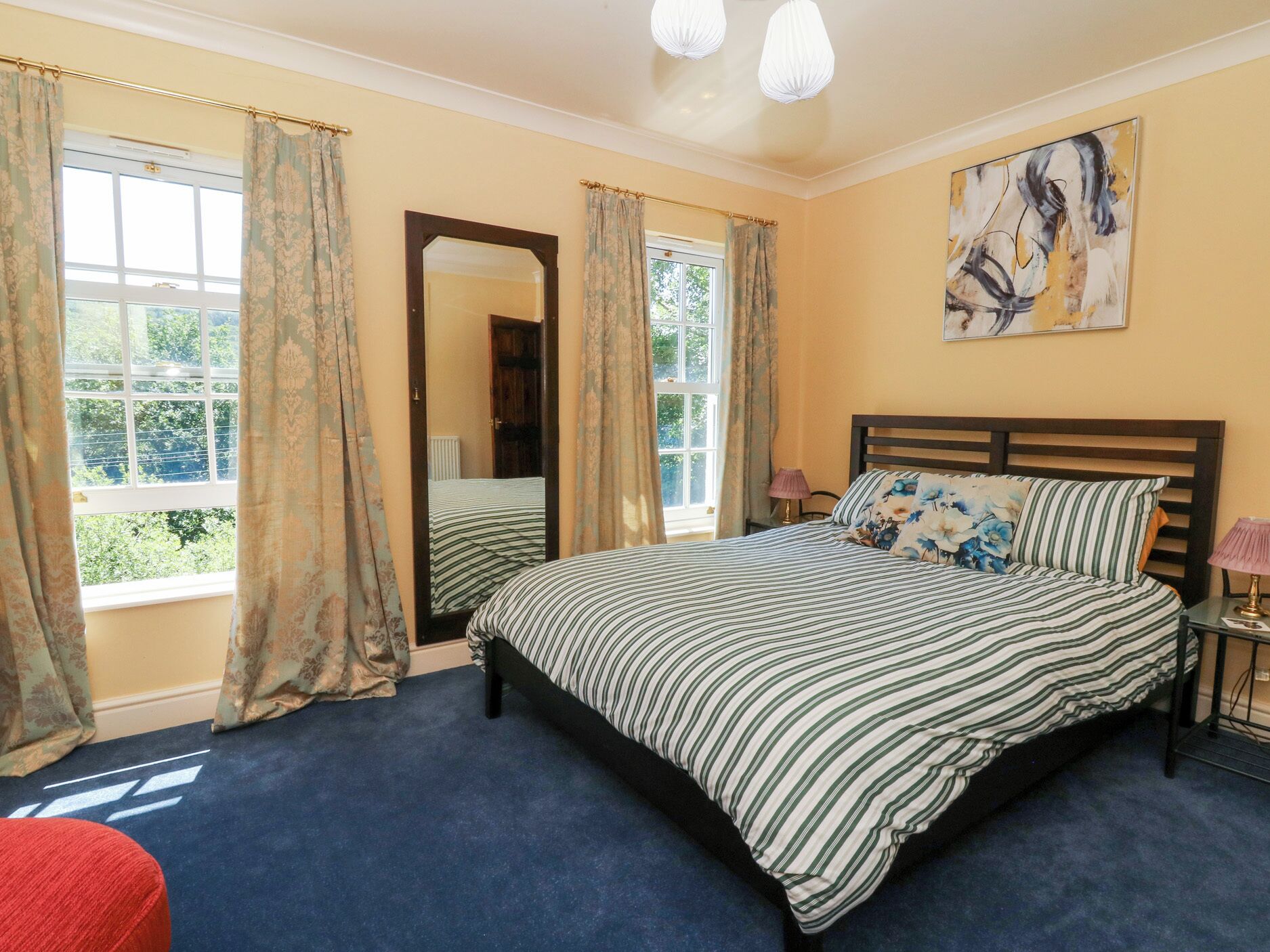 4 bedrooms, individually decorated, individually furnished, free WiFi