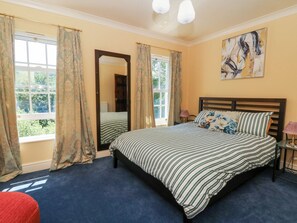 4 bedrooms, individually decorated, individually furnished, free WiFi