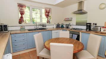 Dishwasher, cookware/dishes/utensils