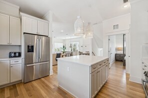 Interior - Holiday Availability! 2 Community Pools! 4 Bikes! Just 2 Rows from the Beach! (Santa Rosa Beach)