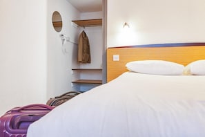 Desk, laptop workspace, iron/ironing board, free WiFi
