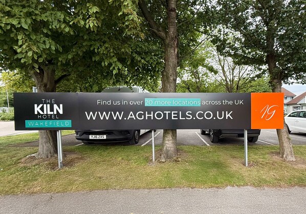 A sign for The Kiln Hotel in Wakefield advertising over 20 locations across the UK. - The Kiln Hotel, Wakefield (West Yorkshire), Part of the AG Collection (Wakefield)