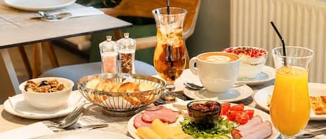 Desayuno completo incluido todos los días