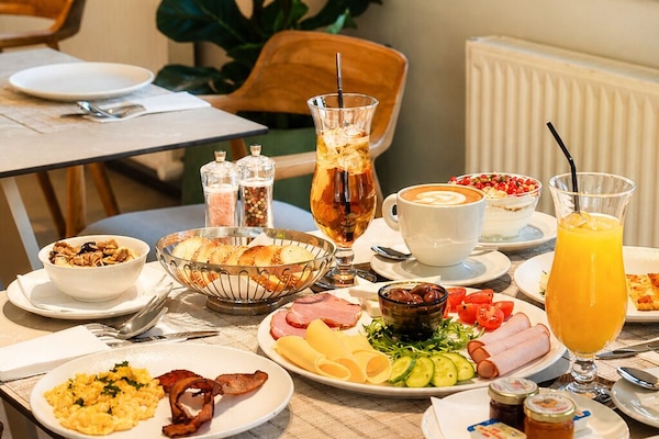 Free daily full breakfast