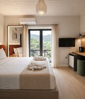 Habitación Deluxe doble, vistas a la montaña | Wifi gratis y ropa de cama
