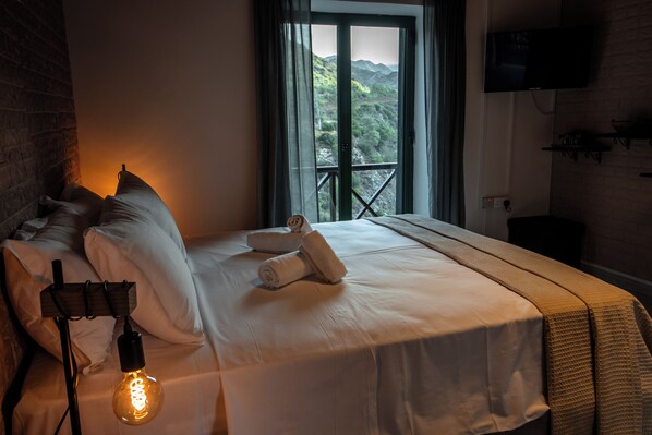 Deluxe Double Room, Balcony, Mountain View | Free WiFi