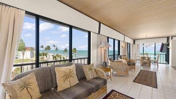 Condo, 3 Bedrooms | Living area