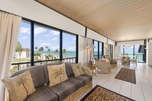 Condo, 3 habitaciones | Área de sala de estar