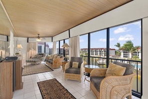 Condo, 3 Bedrooms | Living area