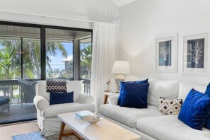 Condo, 3 Bedrooms | Living area