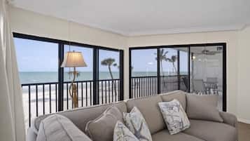 Condo, 3 Bedrooms | Living area