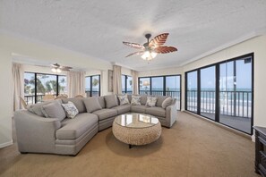 Condo, 3 habitaciones | Área de sala de estar