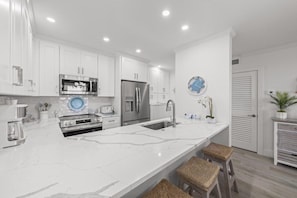 Condo, 2 Bedrooms | Private kitchen