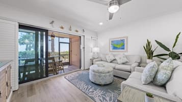 Condo, 2 Bedrooms | Living area