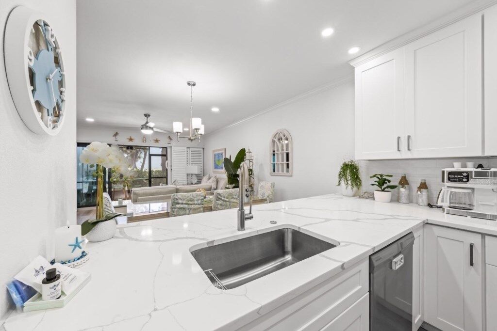 Condo, 2 Bedrooms | Private kitchen