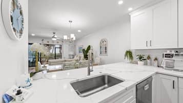 Condo, 2 Bedrooms | Private kitchen